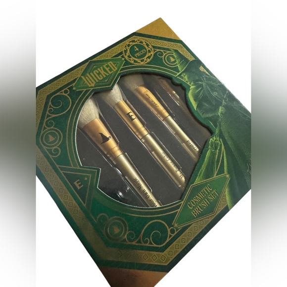 Universal Studio Other - ⭐️ Wicked – Elphaba Cosmetic Brush Set (4 Pieces) New Sealed limited edition